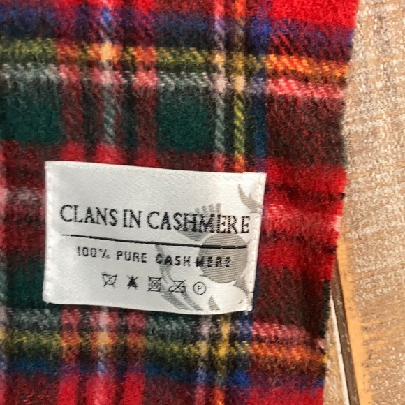 Cashmere Scarf. Plaid/tartan. Fringe details. - Picture 2 of 2